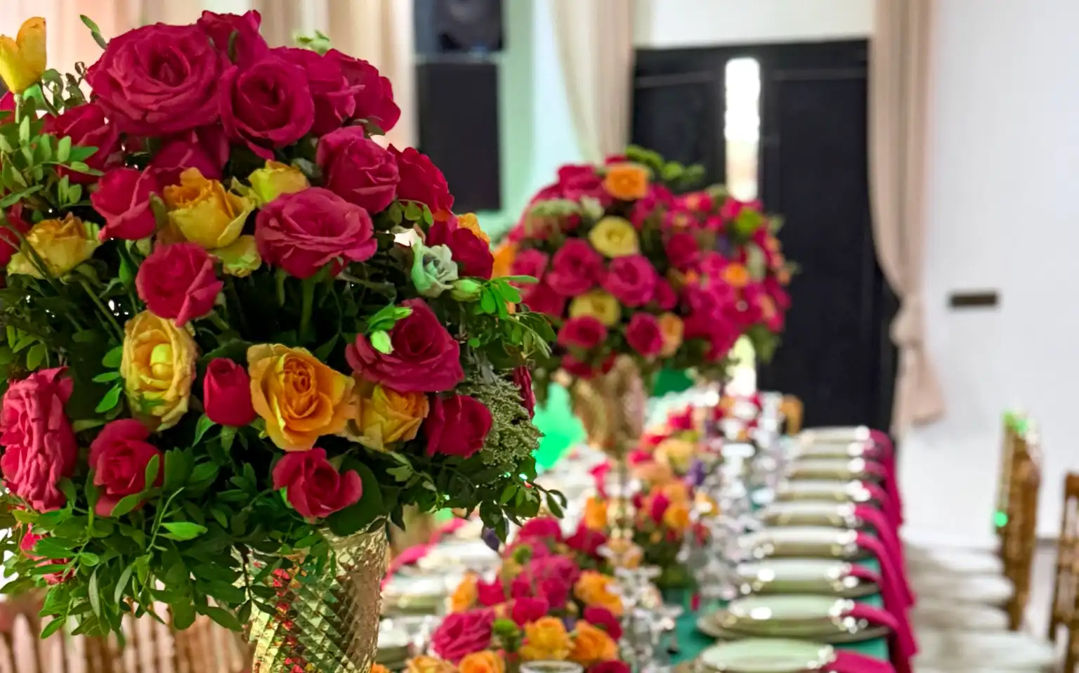 Refined floral table arrangement representing trusted event experiences in Marrakech by Rose Mirage