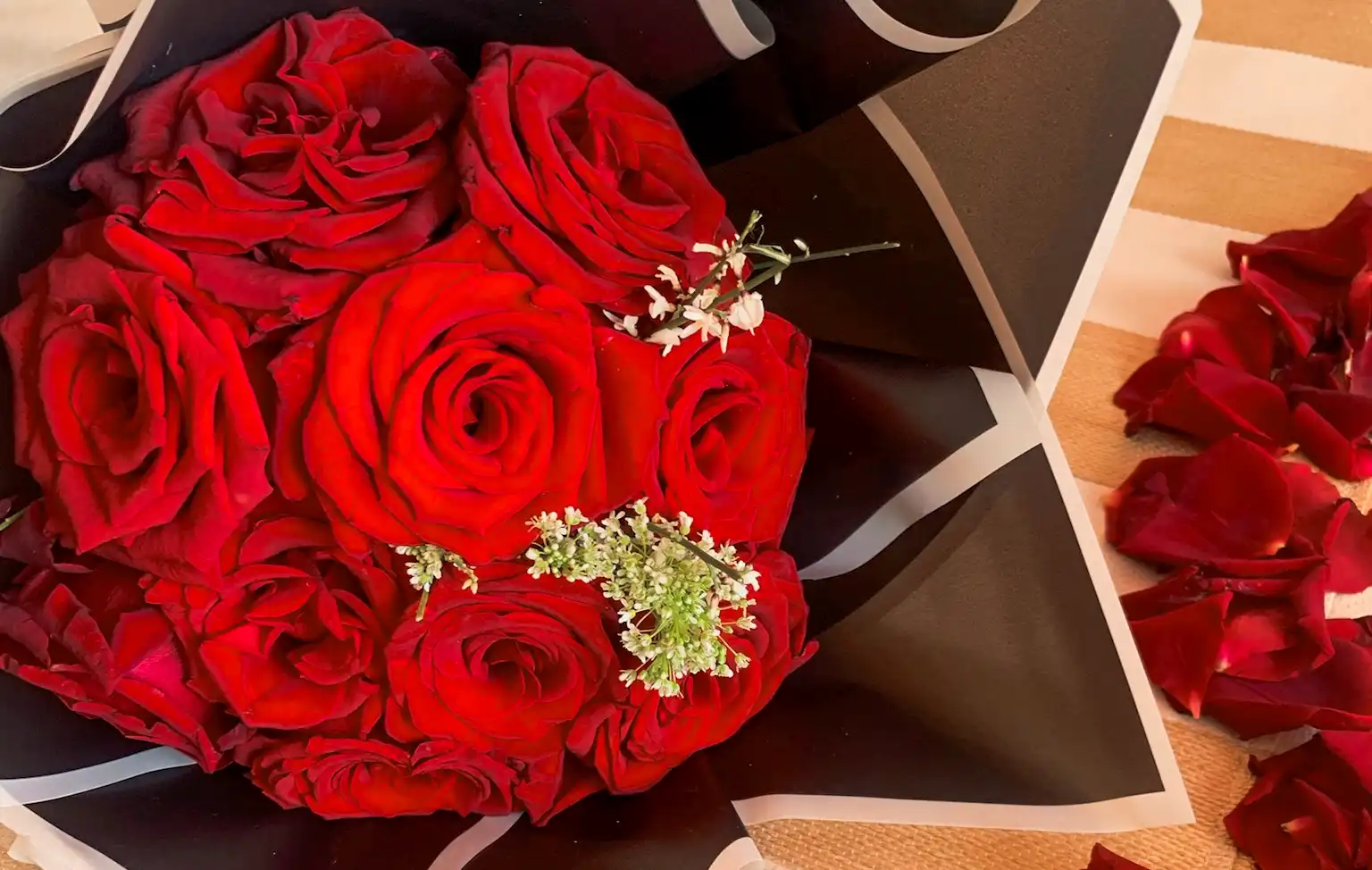 Cinematic marriage proposal setup in Marrakech with fresh florals and candlelight